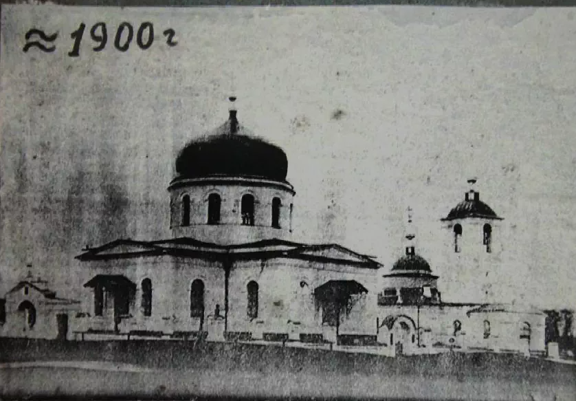 Казанская (слева) и Спасская (справа) церкви в селе Гагино