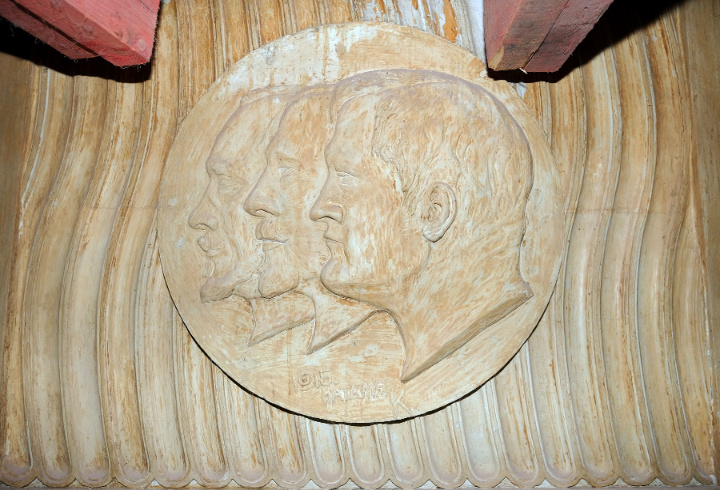 фото: Фото предоставлены по заказу ВТБ изданием Фонтанка.ру, фото барельефа – Анжела Мнацаканян, Фонтанка.ру