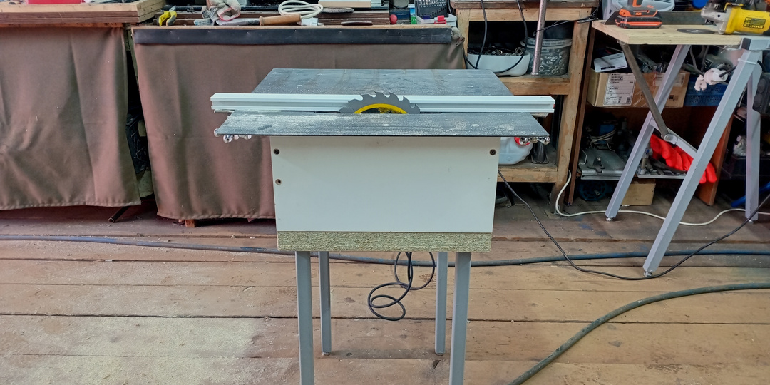 Самый простой круглопильный станок (самодельная циркулярка) из мотора от стиральной машины