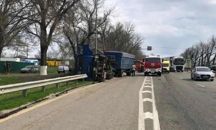 На трассе под Армавиром произошло массовое ДТП с пострадавшими