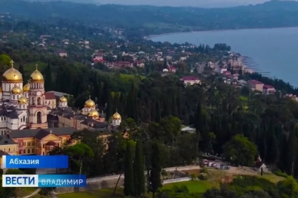    Владимир представляет свои товары на экономическом форуме в Абхазии