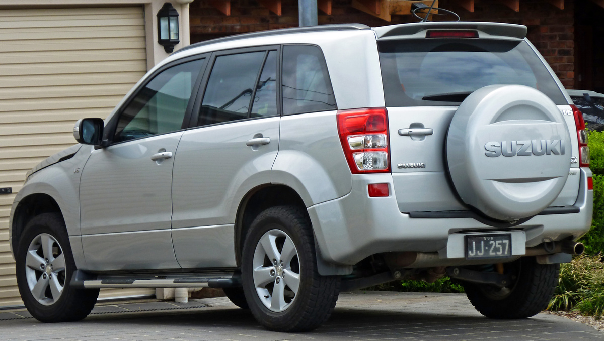 Suzuki Grand Vitara второго поколения, выпускавшаяся с 2005 по 2014 год, к середине 2020-х годов окончательно закрепила за собой репутацию самого «железного» представителя своего класса