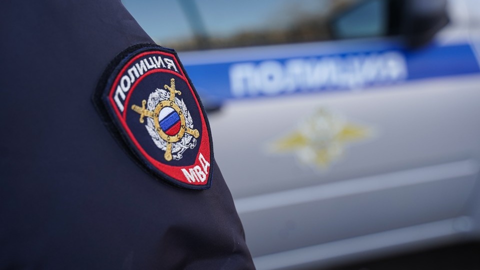 2,7 тысячи пачек нелегального табака нашли в магазине в Шахтах