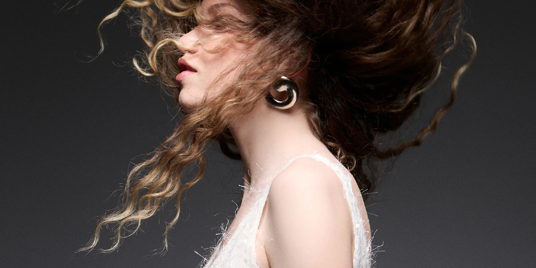 Как придать объем тонким волосам?