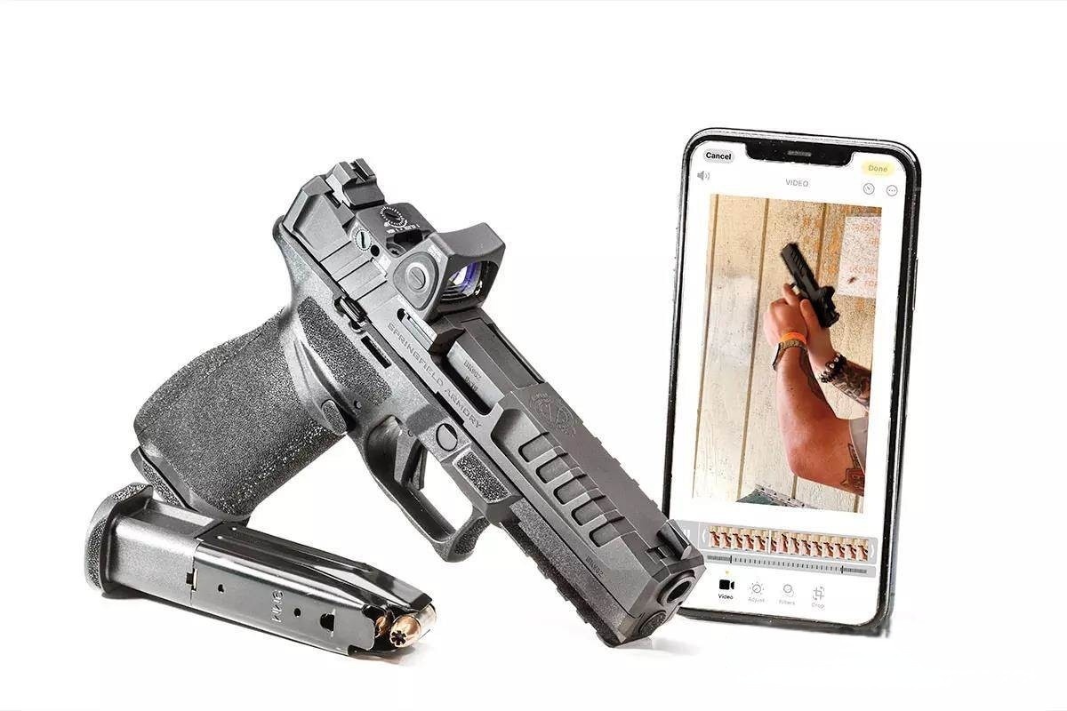 В момент завершения стрельбы замедленное видео помогает выявить ошибки, предоставляя детальную обратную связь. В отличие от тренера, телефон всегда под рукой для объективного анализа техники.