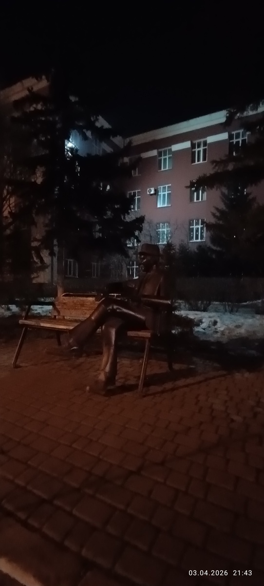 Где-то на просторах моего вечернего города. Фотография автора, апрель 2026 года. 