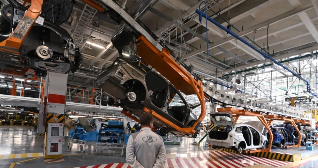 Эксперт объяснил остановку производства АвтоВАЗа