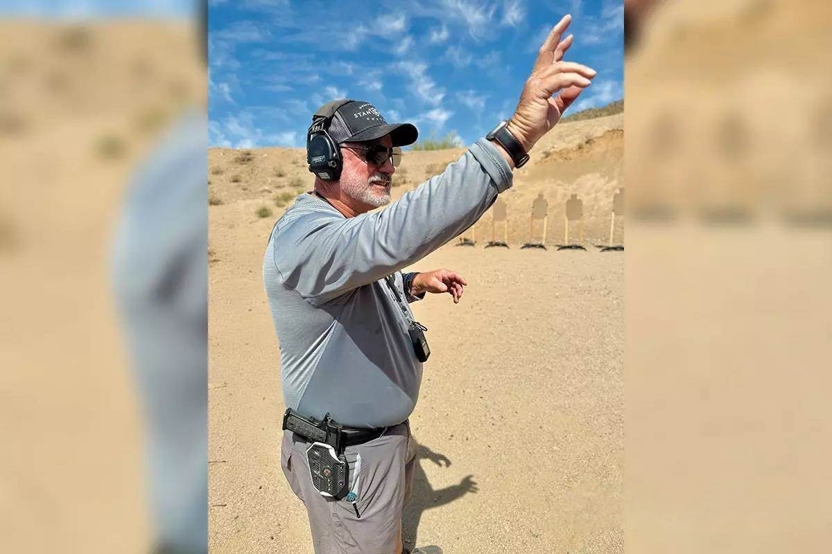 Роб Литам, опытный стрелок, вдохновлял всех своим энтузиазмом. Его чувство юмора делало тренировки не только полезными, но и интересными.