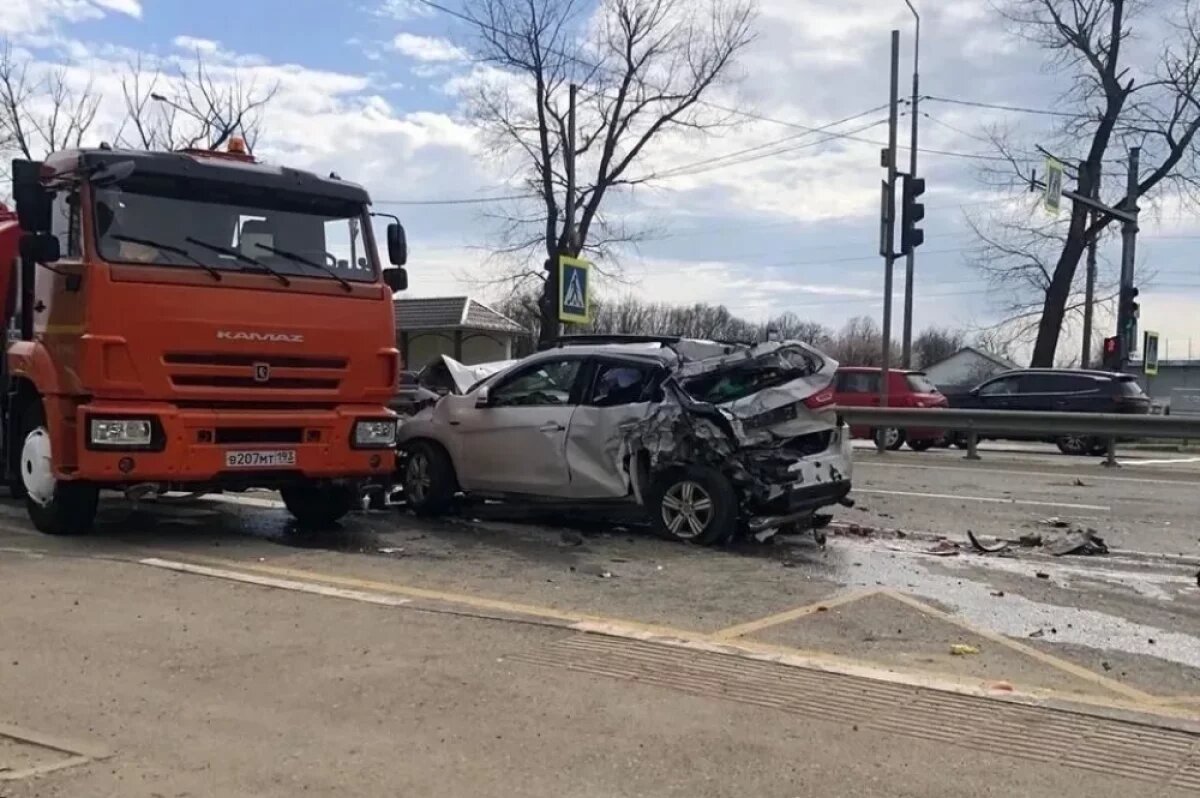    Два взрослых и два ребенка пострадали в ДТП с 4 легковушками в Армавире