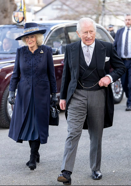 Король Чарльз и королева Камилла посетили ежегодную Королевскую службу, которая проводилась в Северном Уэльсе впервые за его 800-летнюю историю.