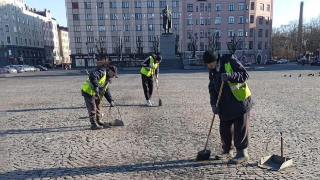 Коммунальщики наводят порядок в Выборге