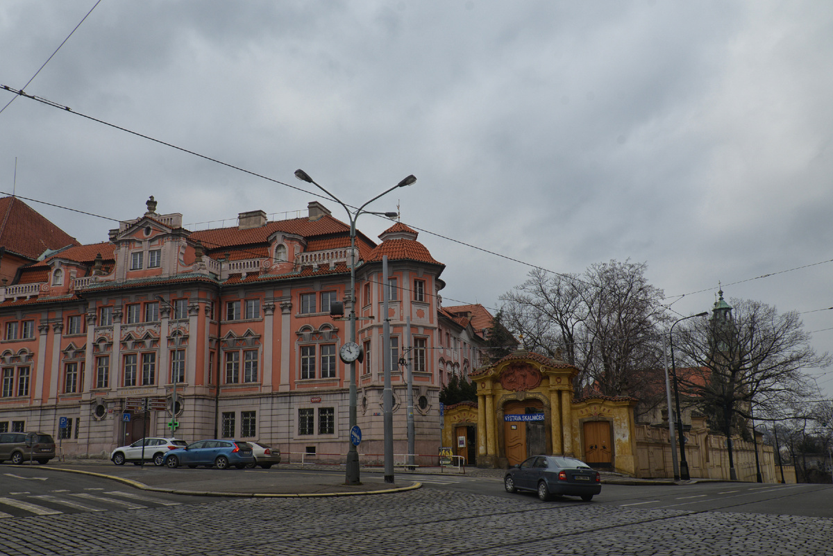 Дом Фауста и церковь Святого Яна Непомуцкого на Скалке. Прага. Фотография Александра Новикова. 2018