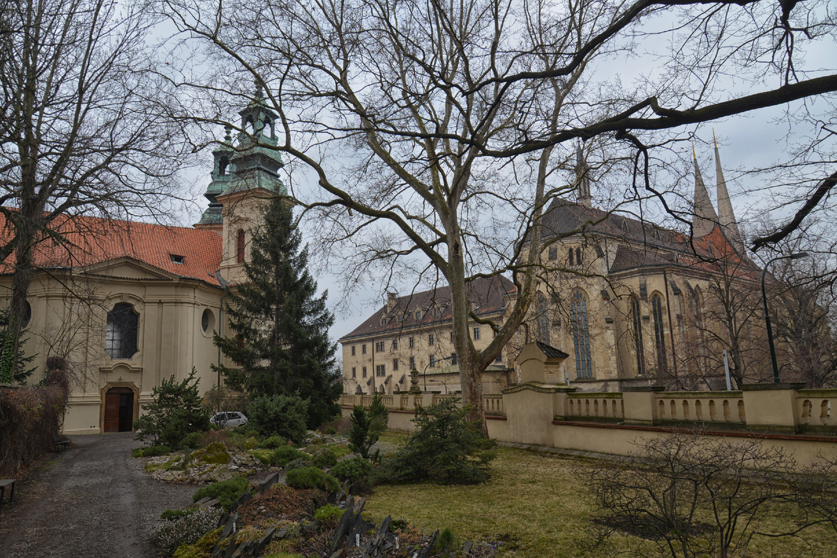 Церковь Святого Яна Непомуцкого на Скалке и Эммаусский монастырь. Прага. Фотография Александра Новикова. 2018