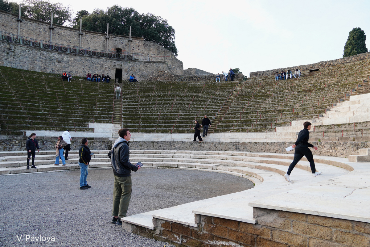 Большой театр, вид снизу.