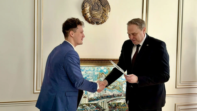 Тверской общественник передал в дар Академии Наук Беларуси редкие книги