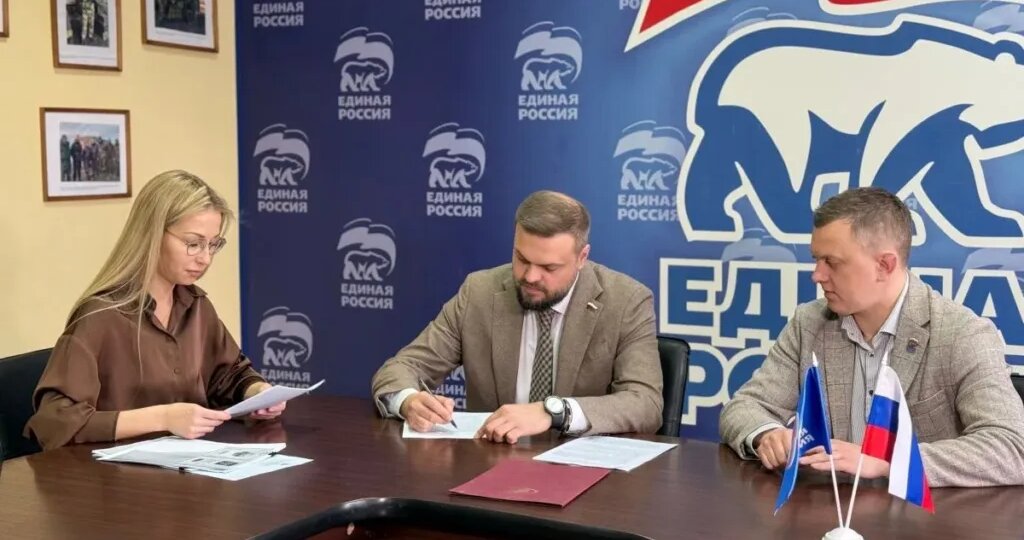Смоленский депутат Госдумы Артём Туров подал документы для участия в ПГ «Единой России»