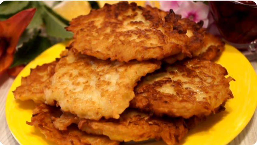 Эти яблочные оладушки спасают меня каждое утро. От начала до готовности минут 20-25, а сколько радости – дети уплетают за обе щёки! 😍