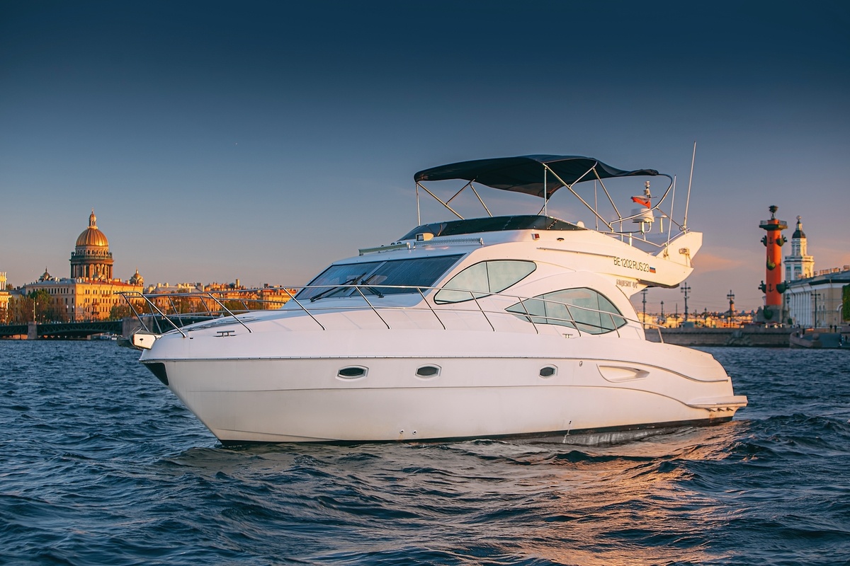 Аренда яхты в Санкт-Петербурге