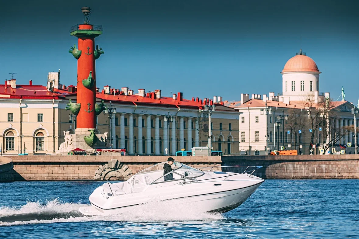 Катер в Санкт-Петербурге