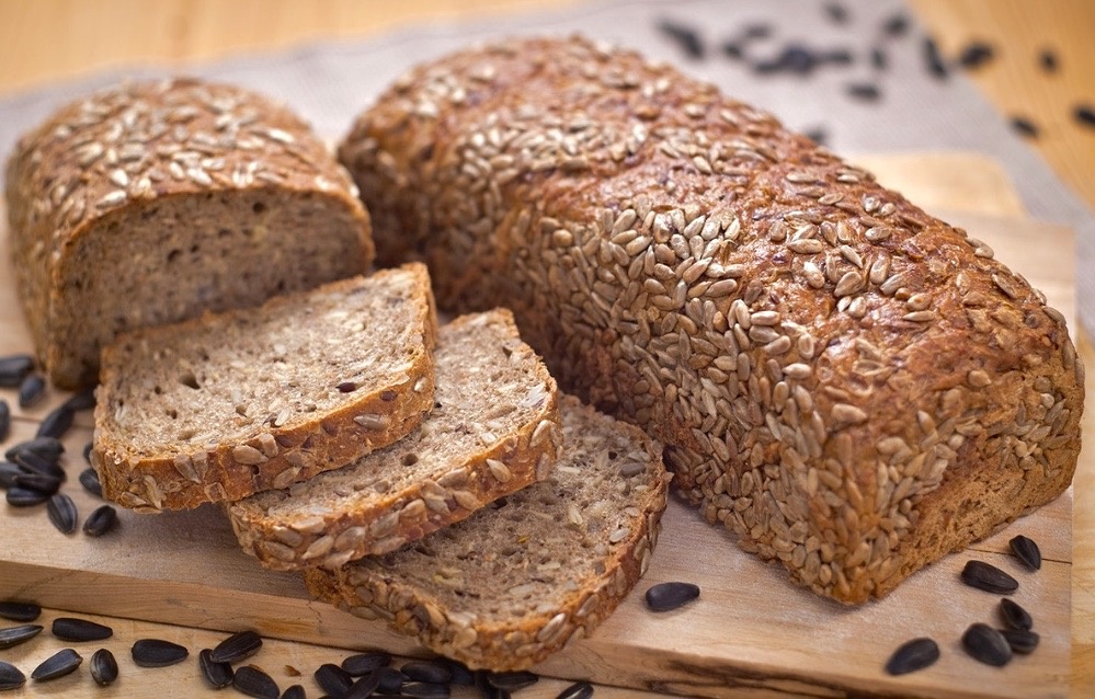 Хлеб домашней выпечки.