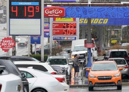    Жители США переплатили за топливо $8,4 млрд из-за агрессии Трампа и Нетаньяху в Иране