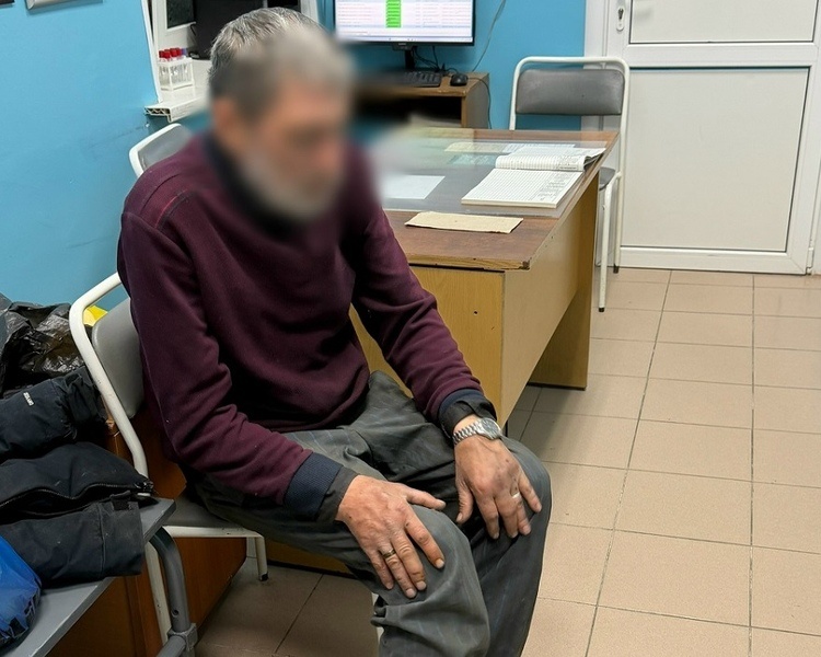     Курские волонтеры доставили бездомного мужчину в больницу