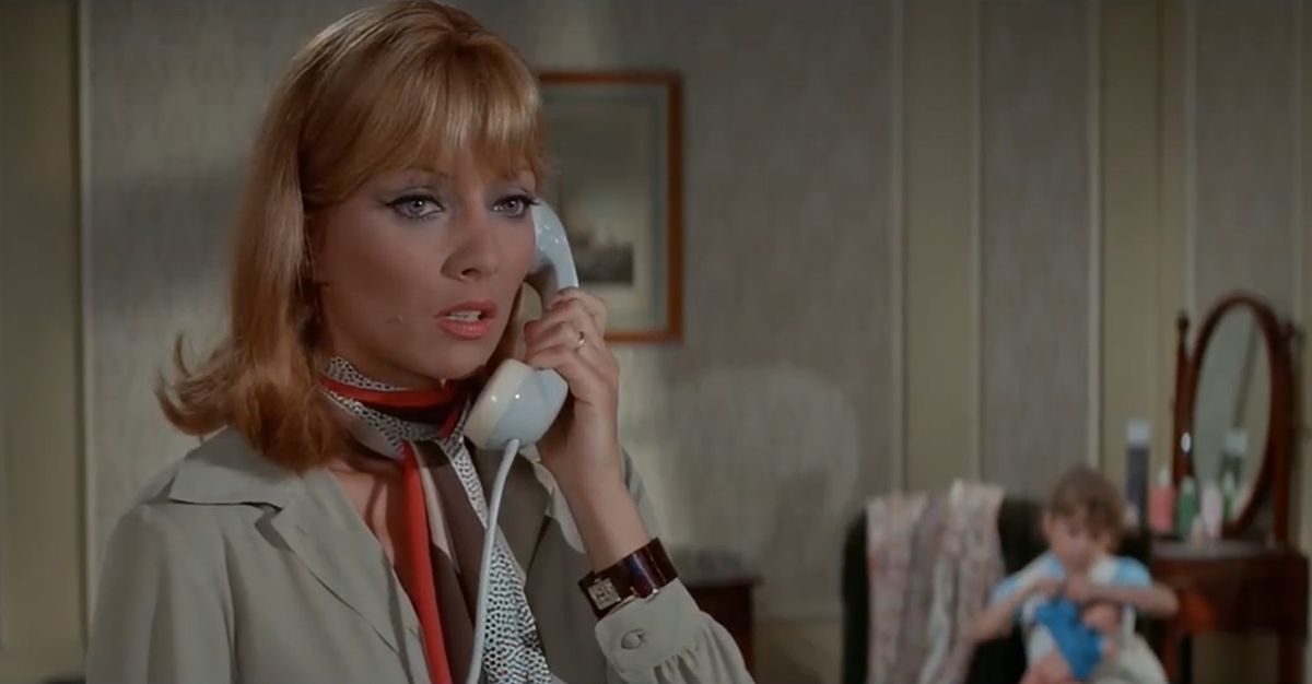 Аниту, которая стала причиной переплёта, в который попала Дани, сыграла француженка Стефан Одран