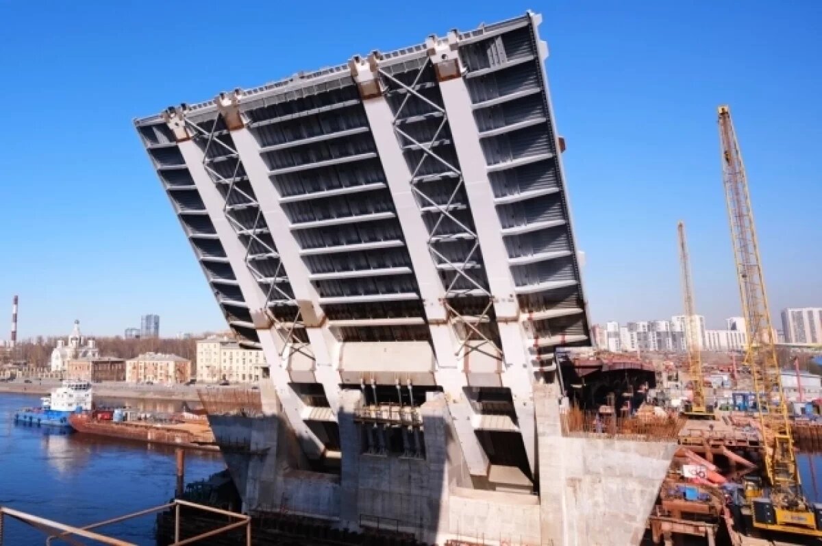    Видео: в Петербурге развели новый Большой Смоленский мост