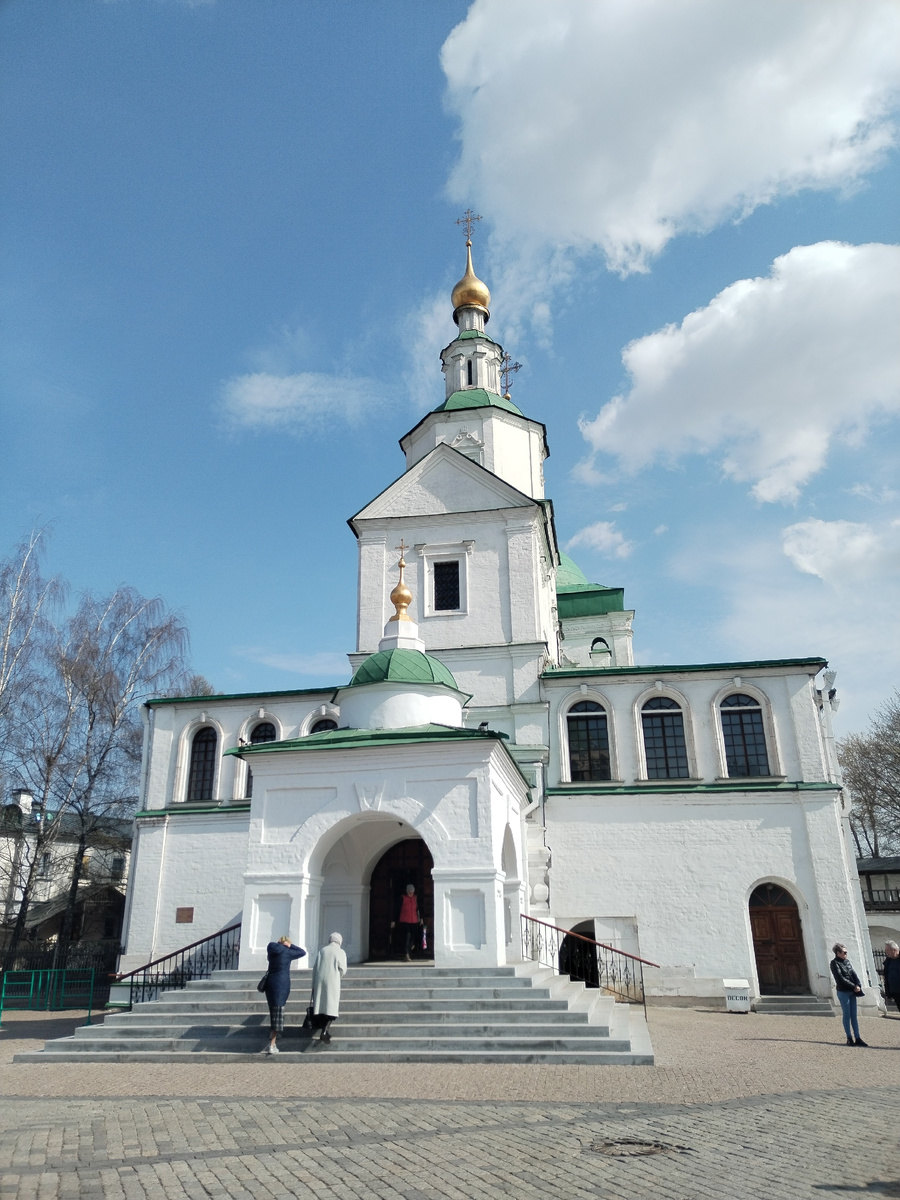 Апрельский будний день.
