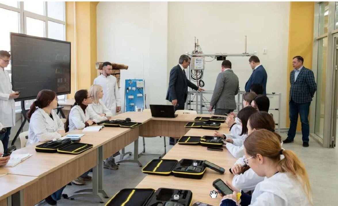    В структуру Центра агронетики входит комплекс учебно-научных лабораторий: интеллектуальные системы в АПК, мультиомиксные данные в системной биологии, беспилотные системы в АПК, сельскохозяйственная робототехника и мехатроника, фитотроника и цифровое фенотипирование, платформенные решения и цифровые системы в животноводстве. Источник: официальная группа ВКонтакте «Башкирский государственный аграрный университет».