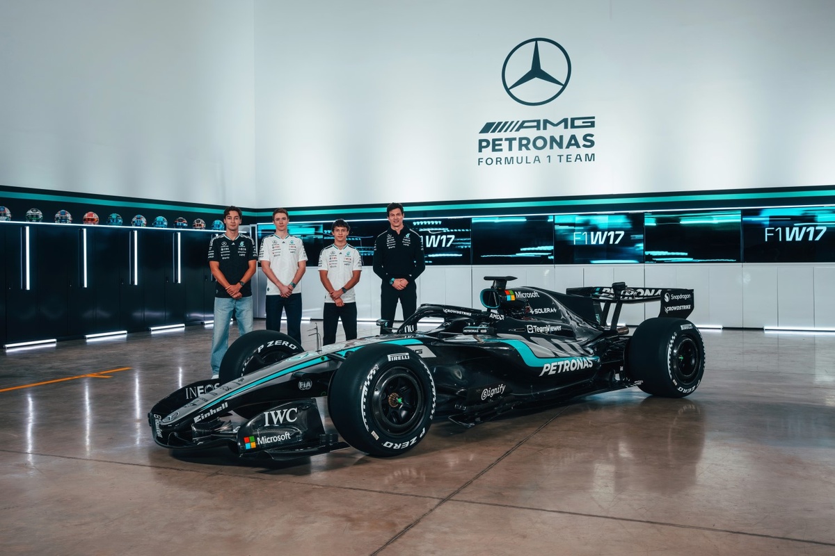 Команда Mercedes AMG F1 и болид Mercedes W17