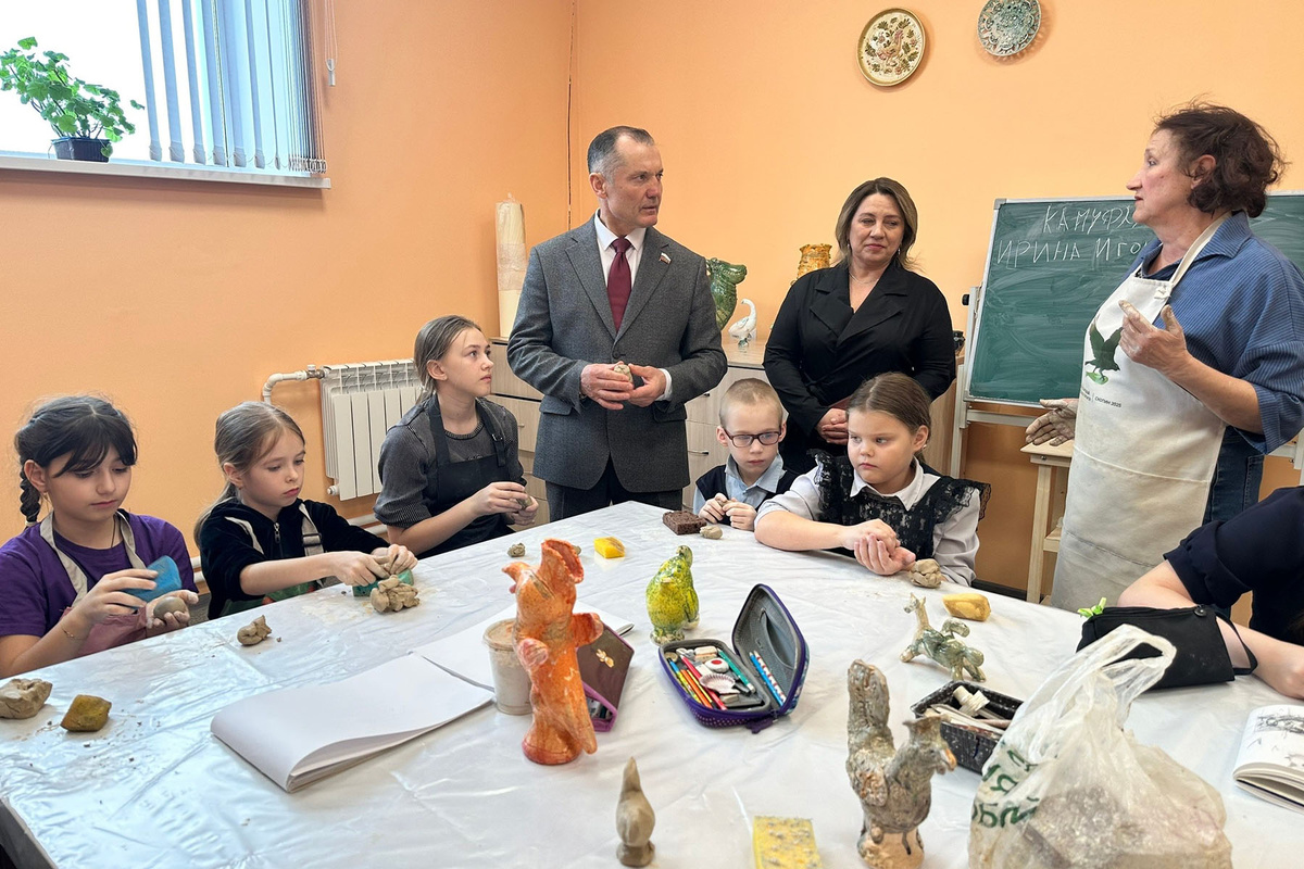    Игорь Мурог в Детской школе искусств в Рязанской области. Фото: Совет Федерации