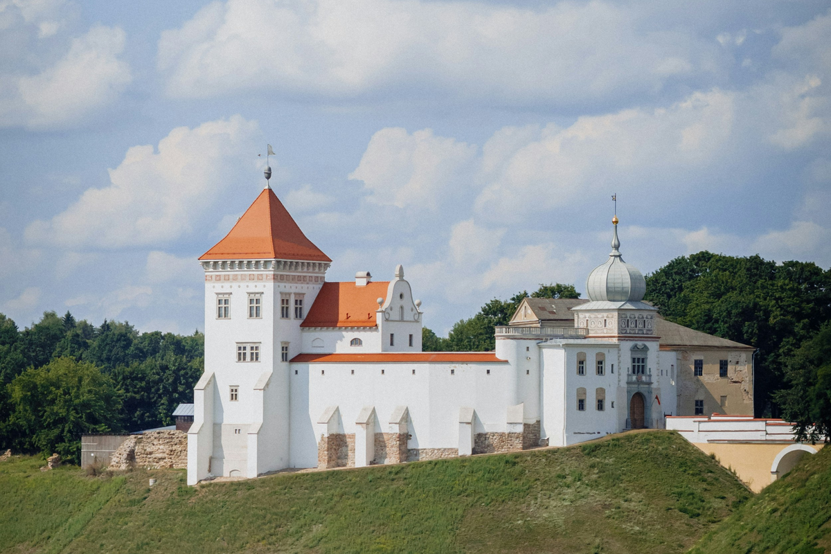     Куда поехать на майские: 14 небанальных направлений