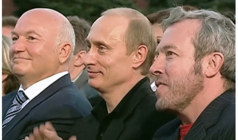 А.Макаревич всё о независимости вещал, а сам всегда рядом с властью был: вернётся ли он в Россию