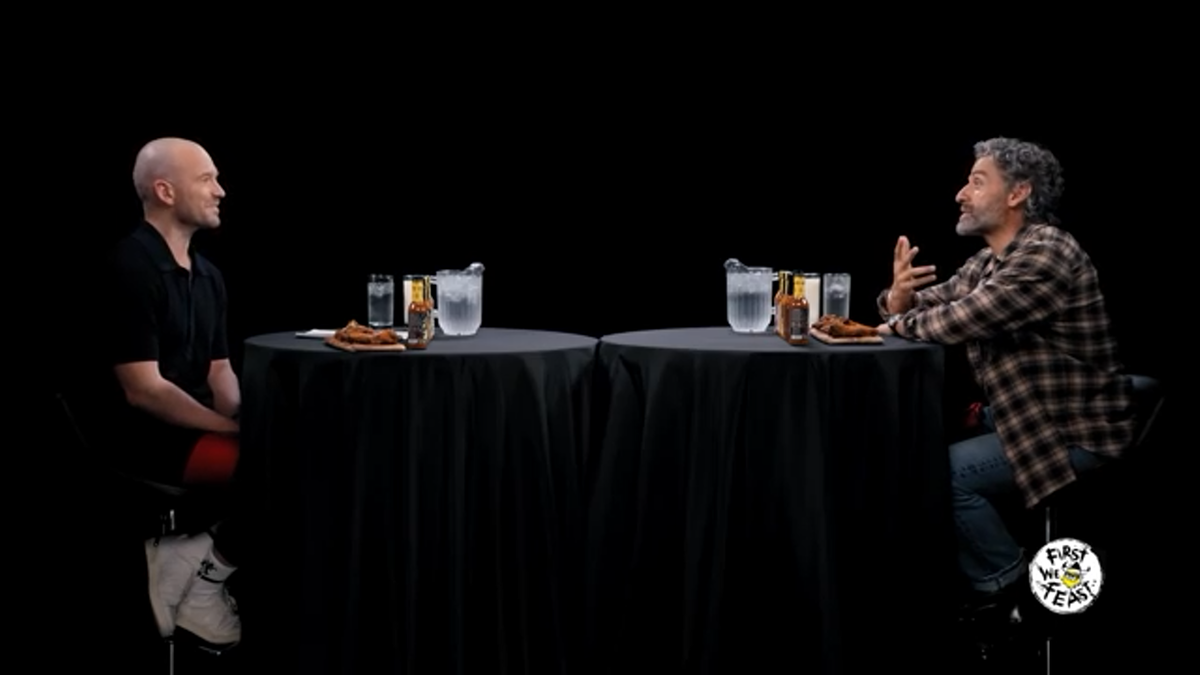 ведущий Шон Эванс и его гость Оскар Айзек