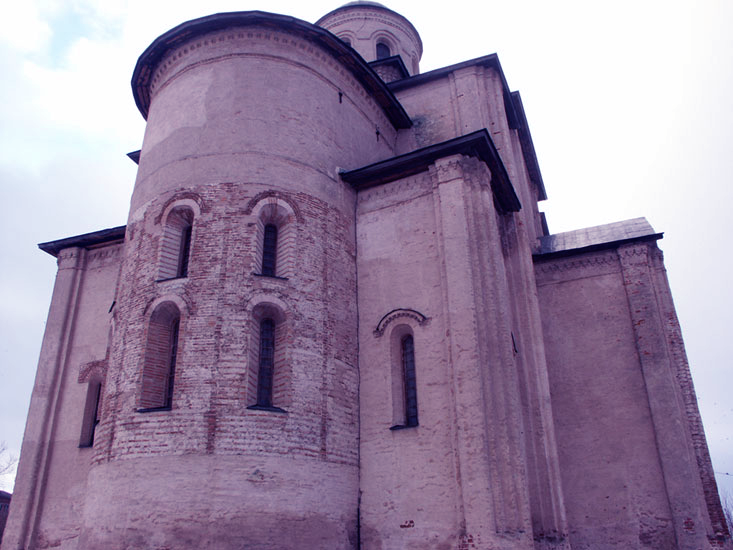 Свирская церковь (церковь Архангела Михаила на Пристани) — каменный столпообразный православный храм в Смоленске.