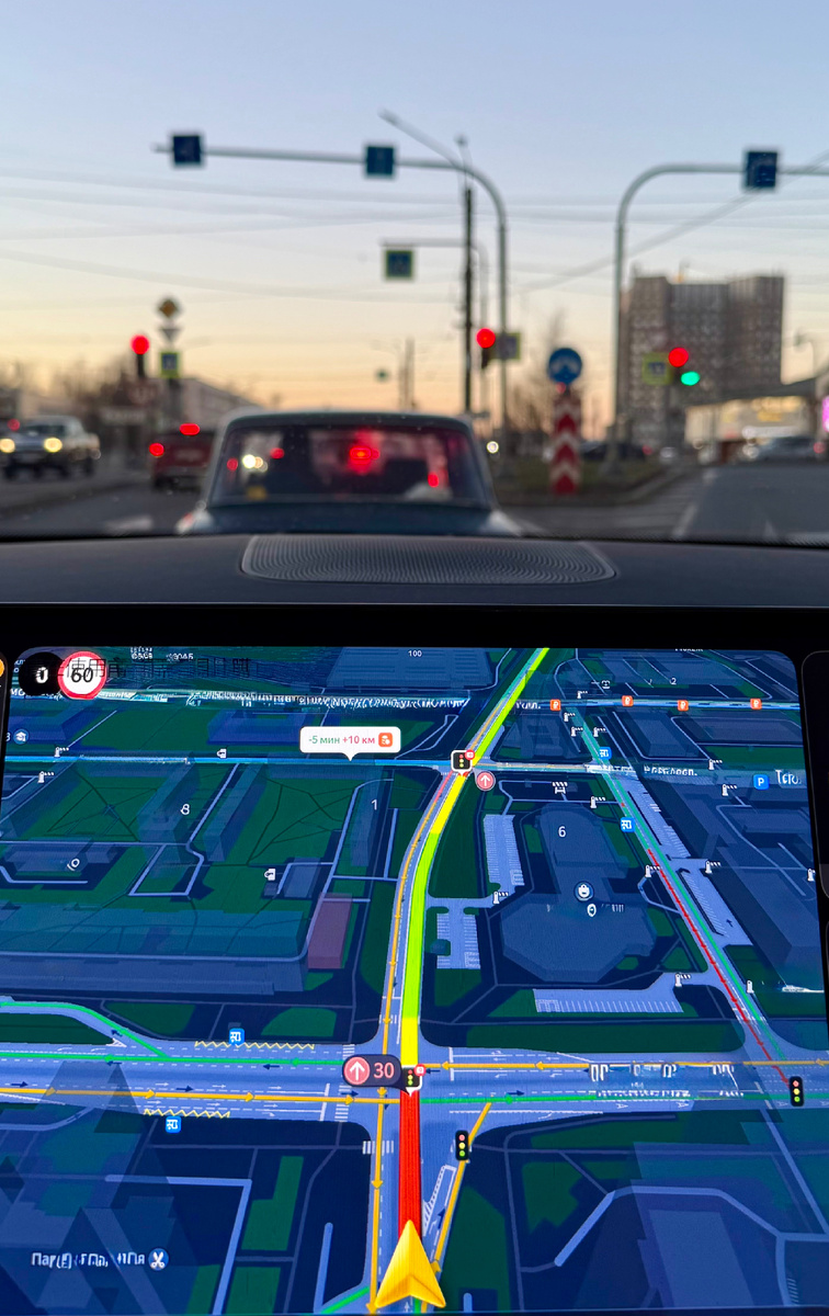 Сигнал светофора и таймер в Яндекс навигации в CarPlay