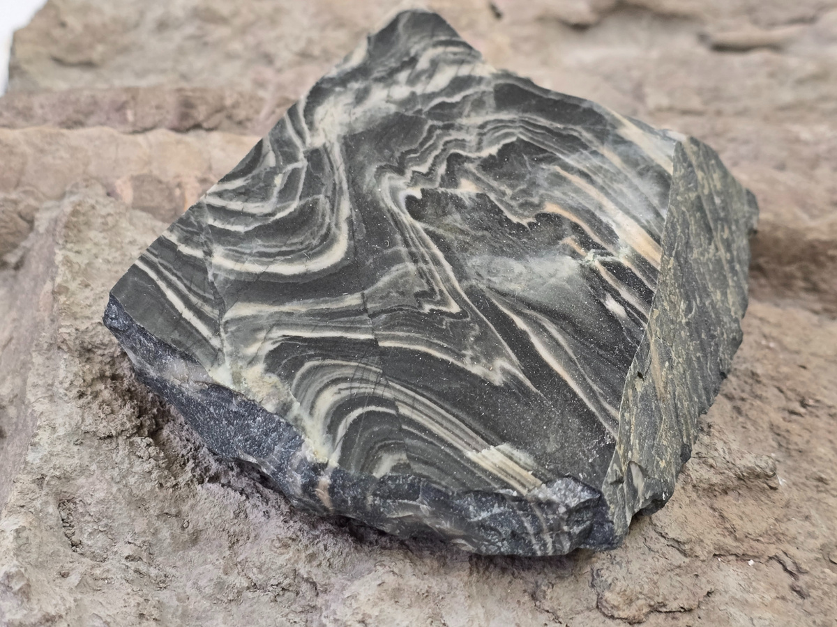 Яшма ревнёвская Алтай, Ревнёвское месторождение
