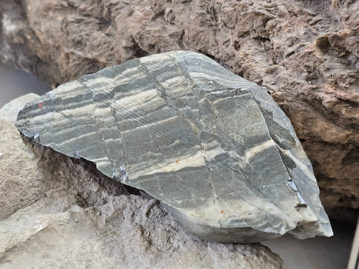 Яшма ревнёвская Алтай, Ревнёвское месторождение
