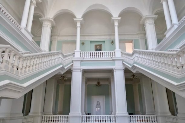 СОКРОВИЩА ИЗ НЕДР: КАК УСТРОЕН ПЕТЕРБУРГСКИЙ ЭРМИТАЖ В МИРЕ КАМНЕЙ