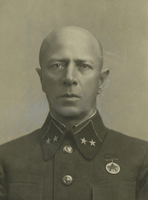 Алекса́ндр Дми́триевич Березин (27 августа 1895 года, Владимир — 5 июля 1942 года, деревня Демяхи, Смоленская область) — советский военачальник, генерал-майор (4.06.1940)