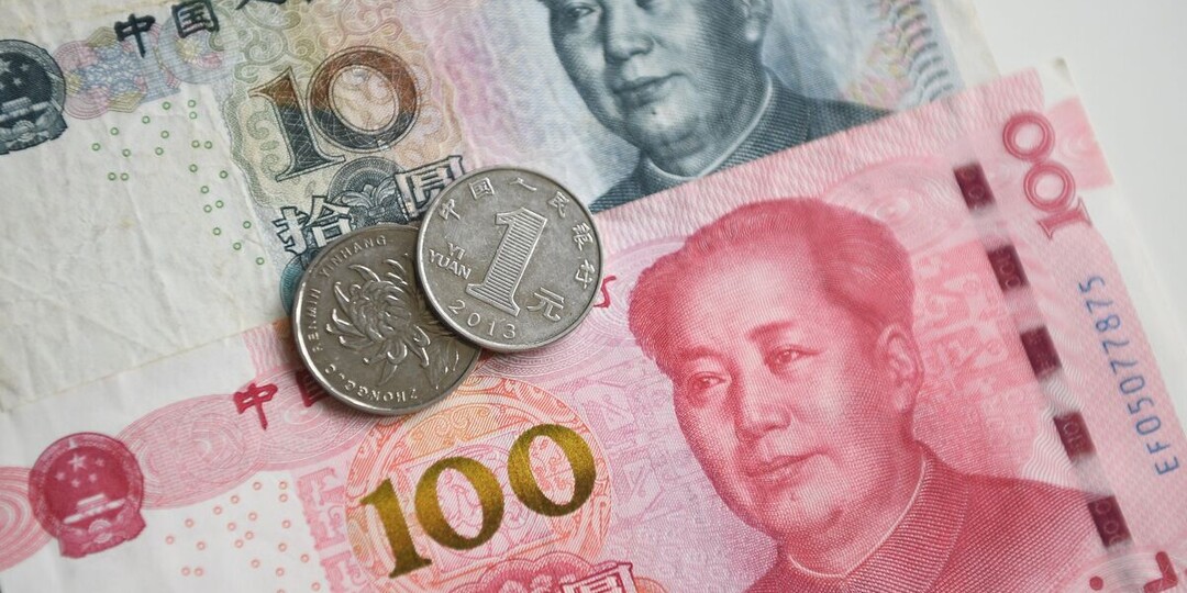 Юань на Мосбирже падал к рублю всю неделю и потерял 2,7 процента