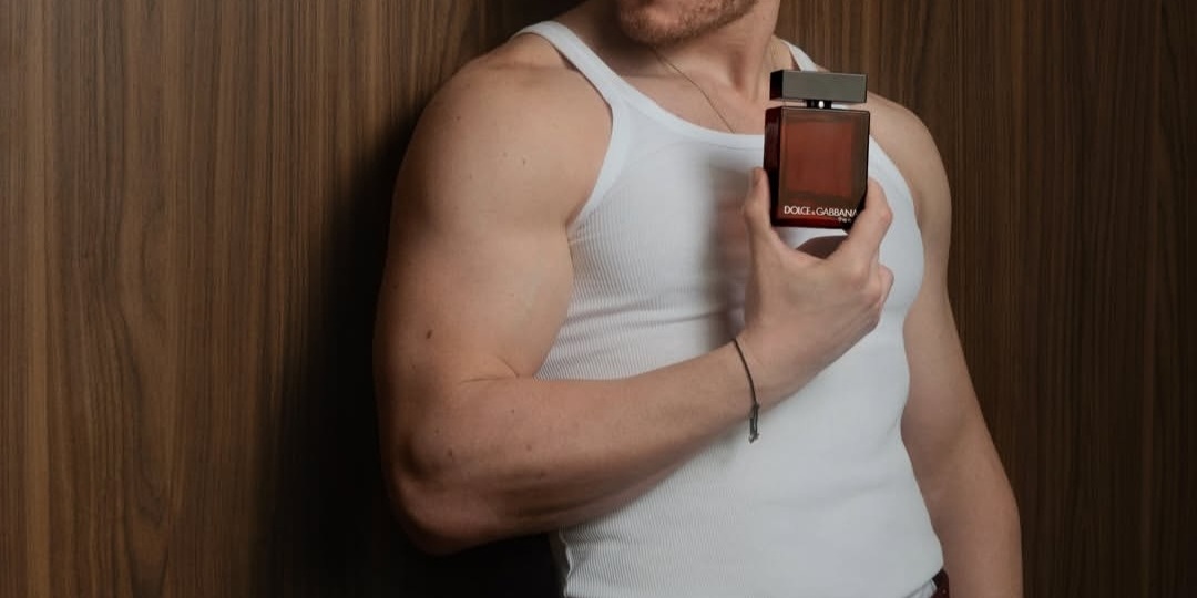 Керем Бюрсин в "плену" у зомби-фанатов Ханде Эрчел.🤦‍♀️