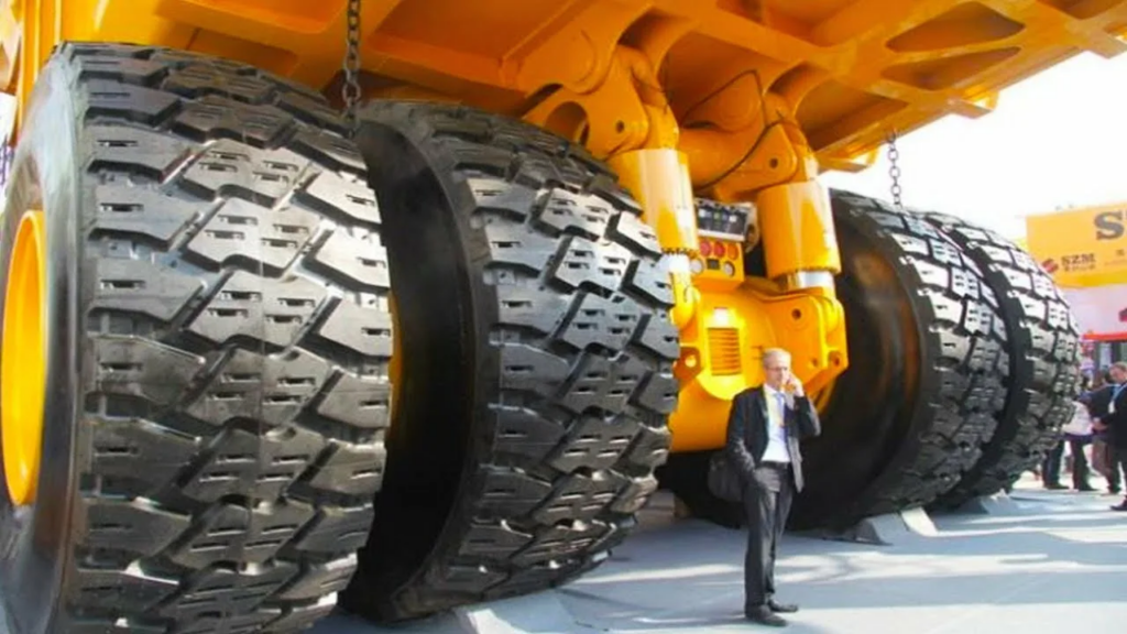      В 2028 году в Омске запустят шинный завод для карьерных гигантов
