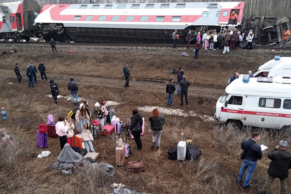 Последствия схода семи вагонов пассажирского поезда №302 Челябинск-Москва в районе станции Бряндино в Ульяновской области, 3 апреля 2026 года / Артем Гизатулин/РИА Новости   📷