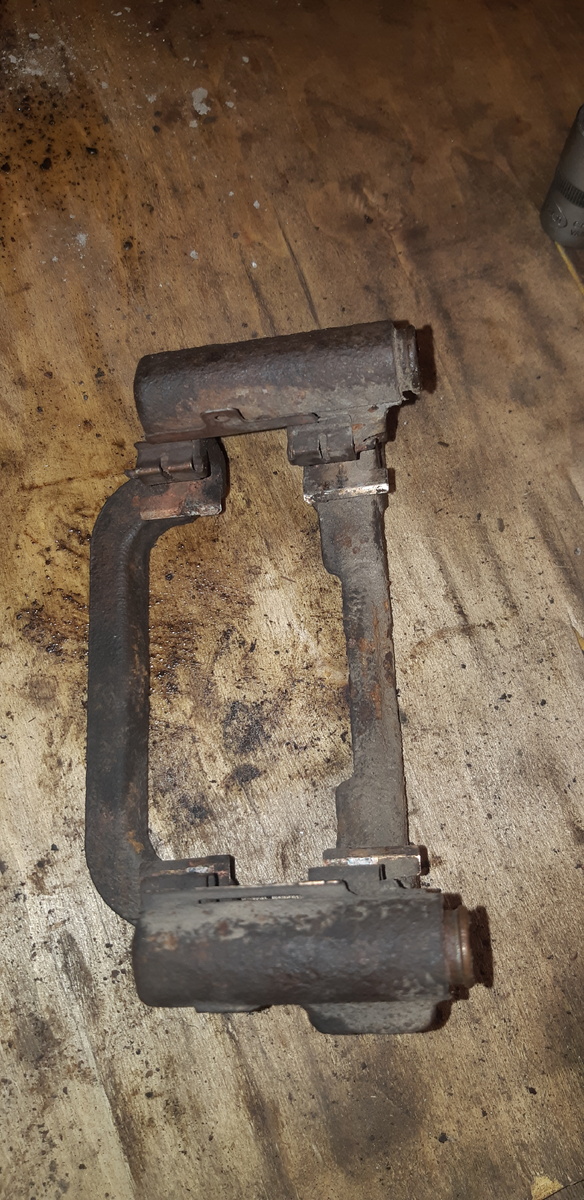 02 как стоят пластины в заднем суппорте