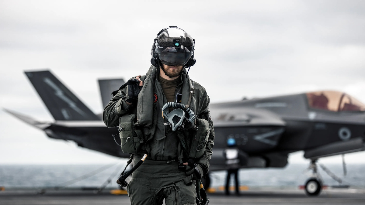 Пилот истребителя F-35. Источник: Яндекс.Картинки