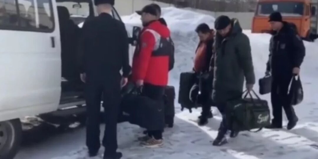 Шестерых мигрантов депортировали полицейские с Камчатки