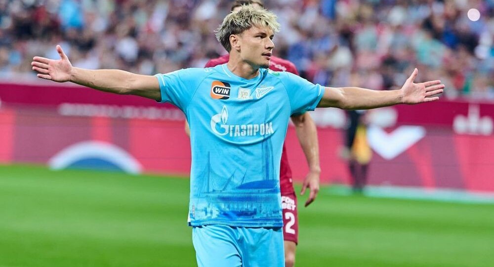 Мостовой может больше. Из «Зенита» ему надо срочно бежать