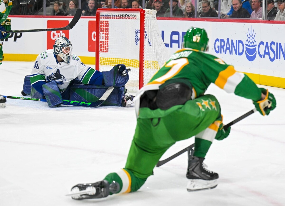     The Athletic о россиянах в важном матче «Миннесоты»: Капризов принёс достижение, Юров успешно вернулся